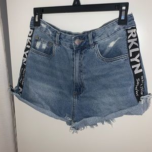 Distressed jean shorts size 7